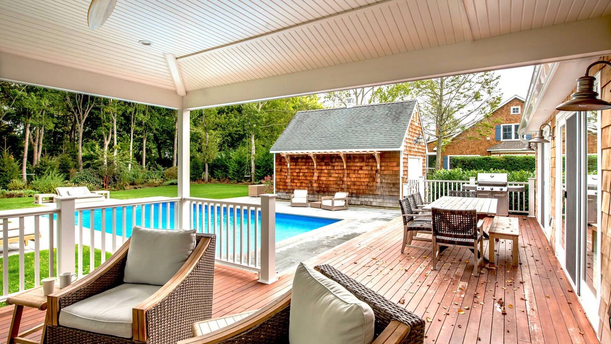 Quogue House | Pristine Quogue village home