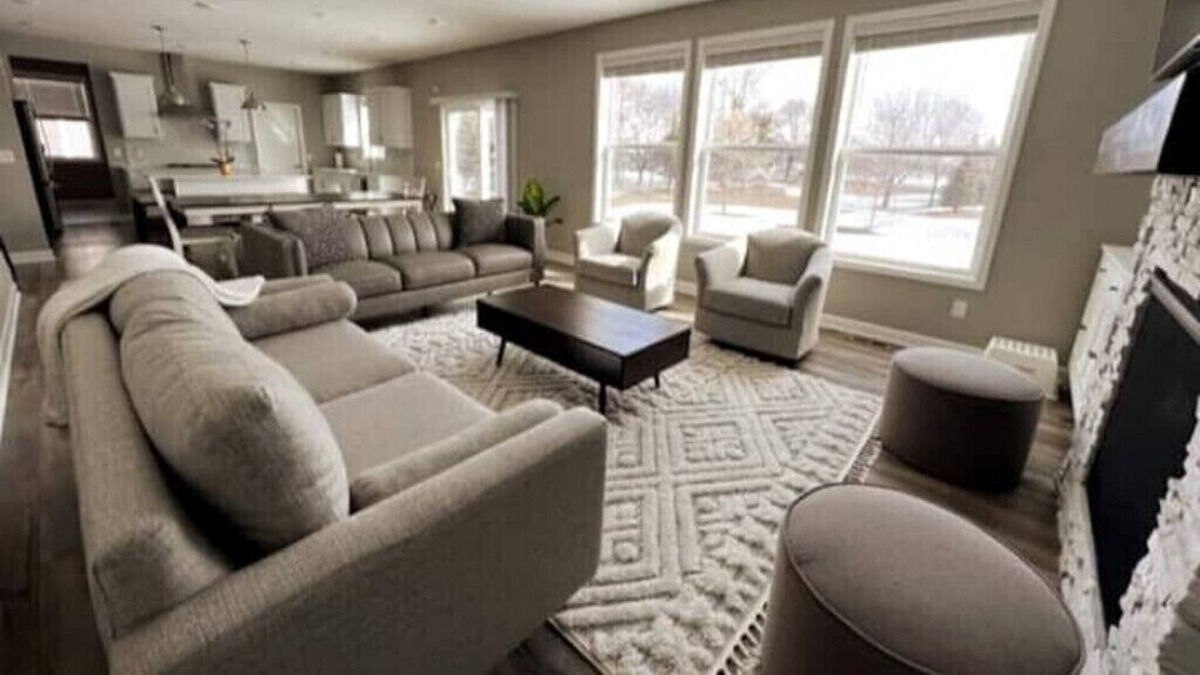 Navarre House | Pristine Spacious Home & Private Attached Suite
