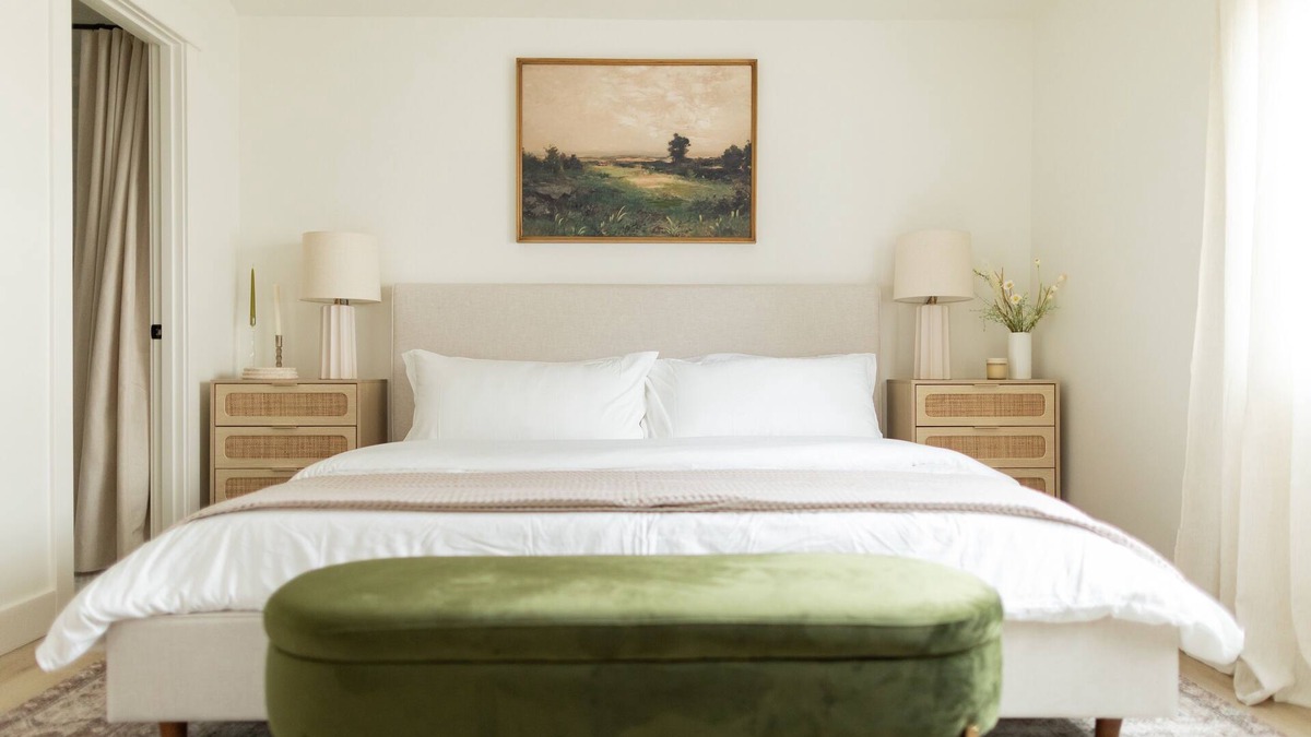 Bend House | Pristine Tranquil Retreat on Canal