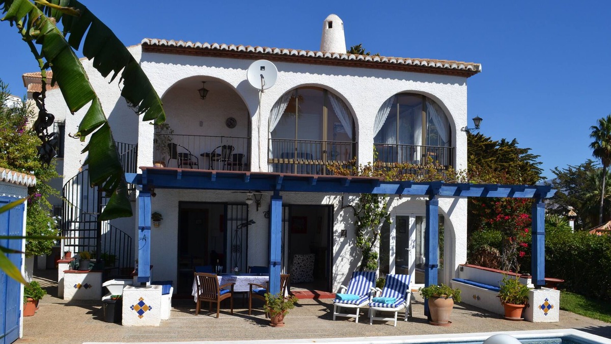 Salobrena Apartment | Pristine Two Bed Apartment for Great Summer Holidays or Long, Cozy Winter Breaks