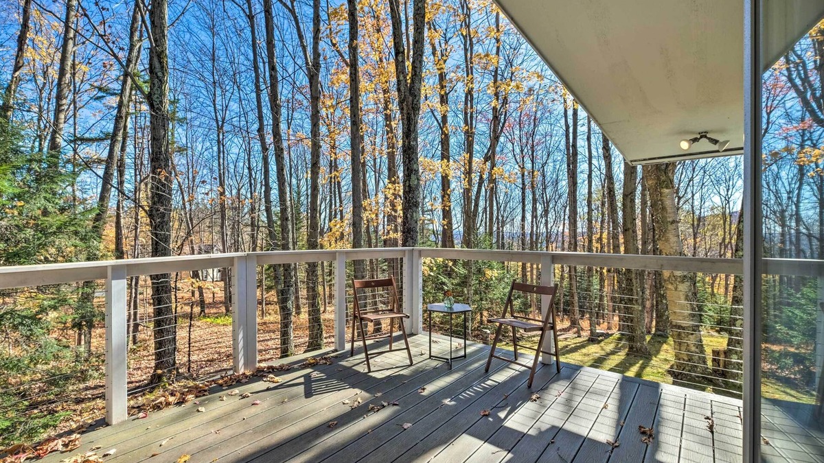 West Dover Cottage | Pristine West Dover Home w/Deck & Mountain Views!