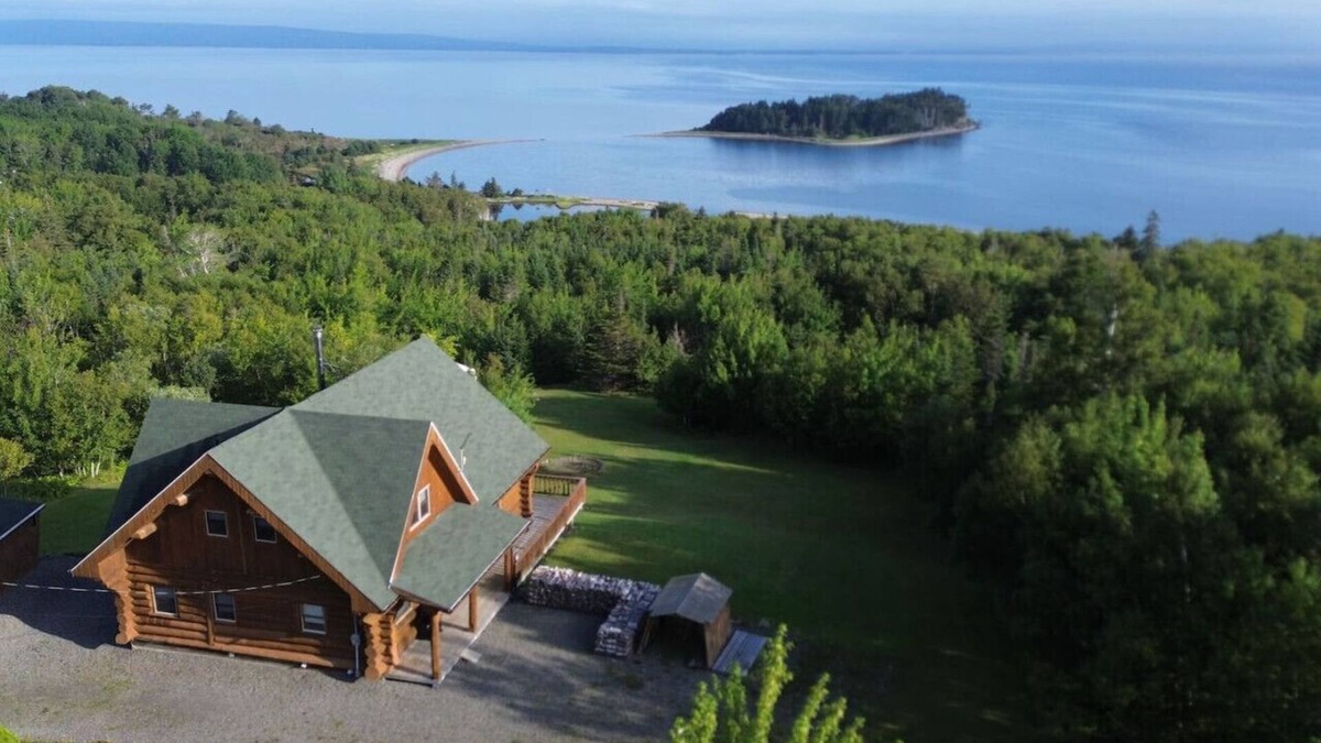 West Bay Ski Chalet | Privacy @ Bras d’Or Lake Eagle House Chalet