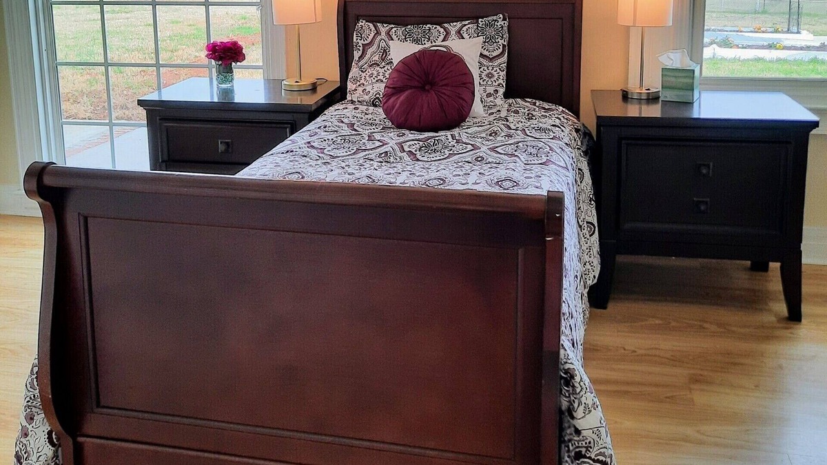 Calhoun Bed & Breakfast | Privacy Galore!12 bedrooms near creek and walking trail