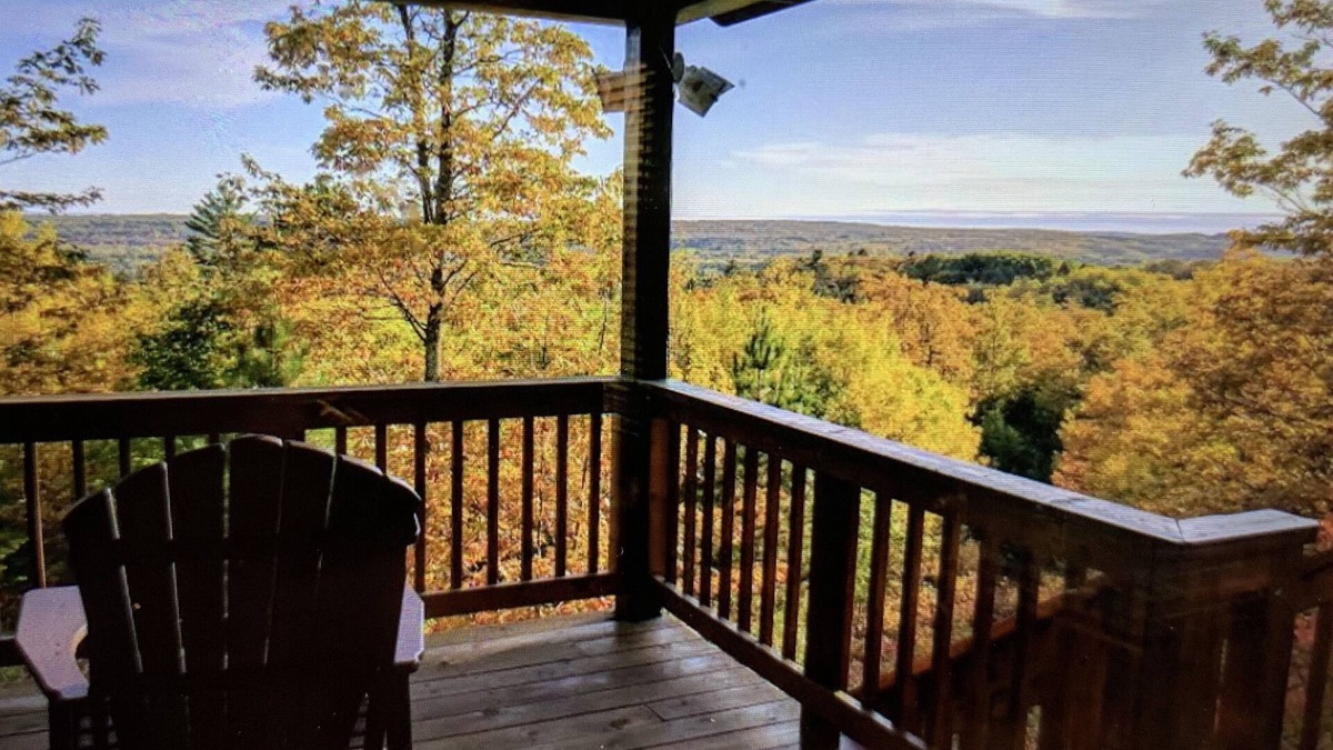 Washburn Cabin | Privacy in the Valhalla Hills near Bayfield/Lake Superior. On ATV/Snow trails.