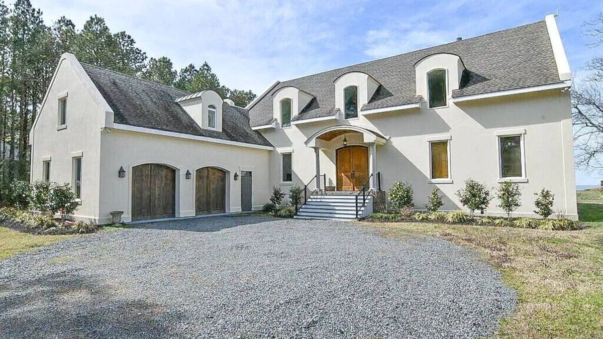 Bay Ridge House | Privacy & tranquility at Beauty on the Beach, Beachfront!