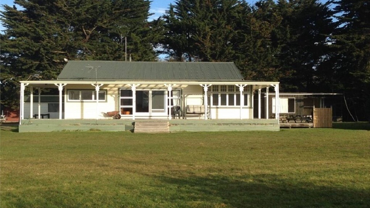 Leeston Other | Privacy, tranquility, wildlife on your front lawn!