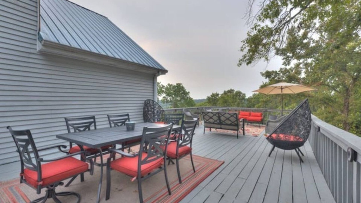 Branson House | Privacy16Acres: Gathering Events-FirePit MountainView-Trampoline 3Decks-Game Rm