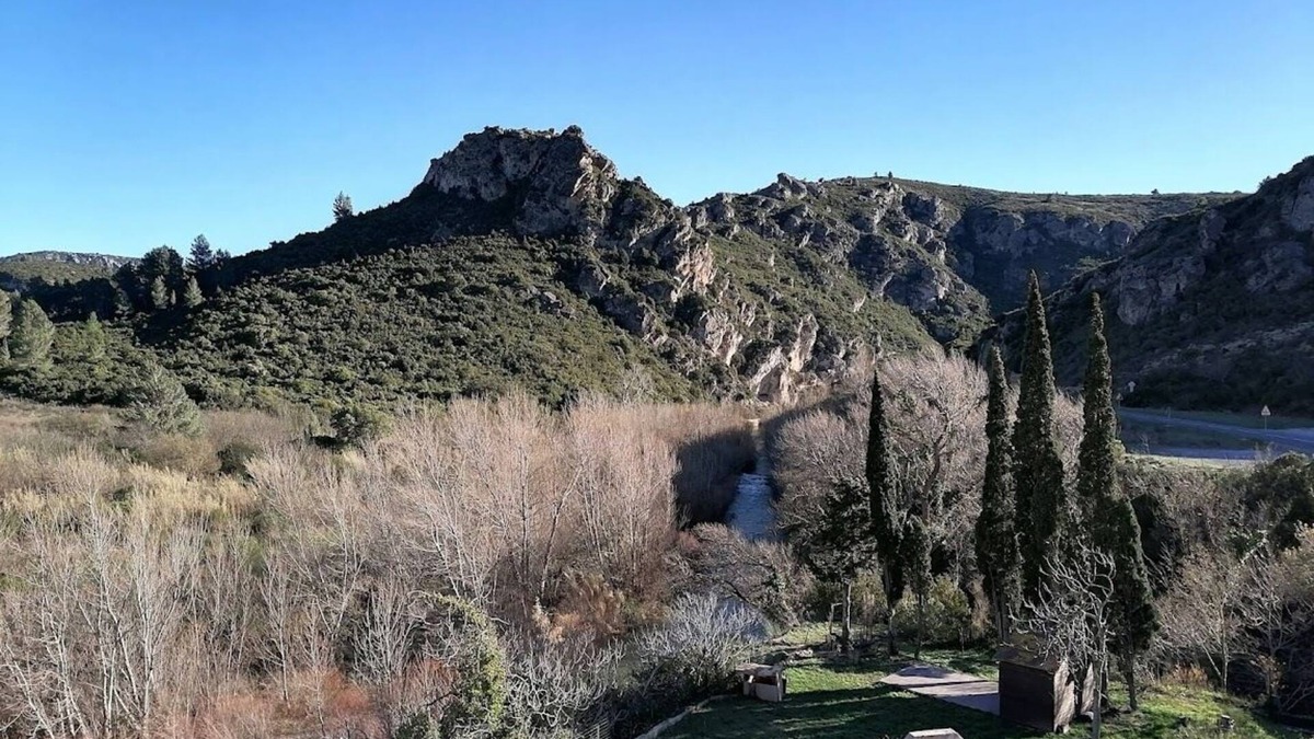 Villeseque-des-Corbieres Apartment | Private River Swimming with stunning views and hot tub