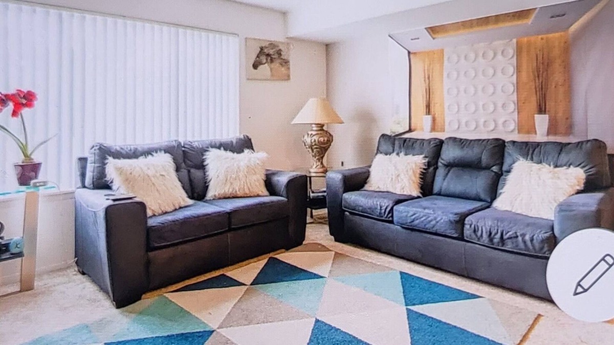 West Bloomfield Apartment | Private queen-size bed with Hulu & Prime Video