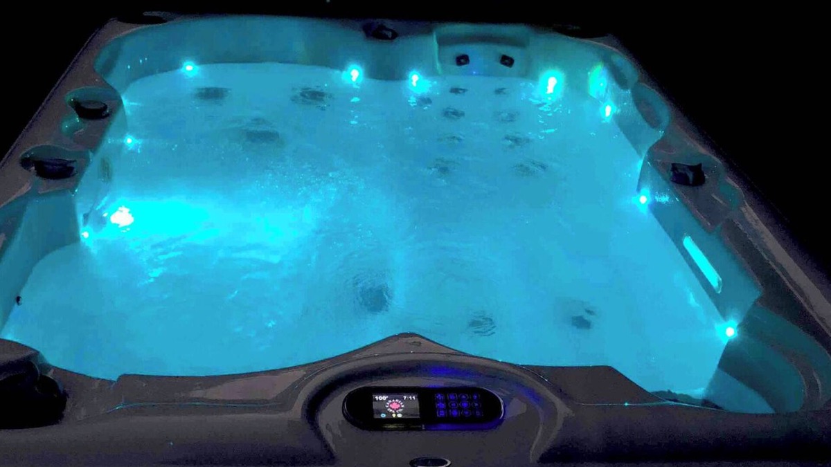 British Columbia Interior Apartment | Private 1 bed suite with hot tub and parking