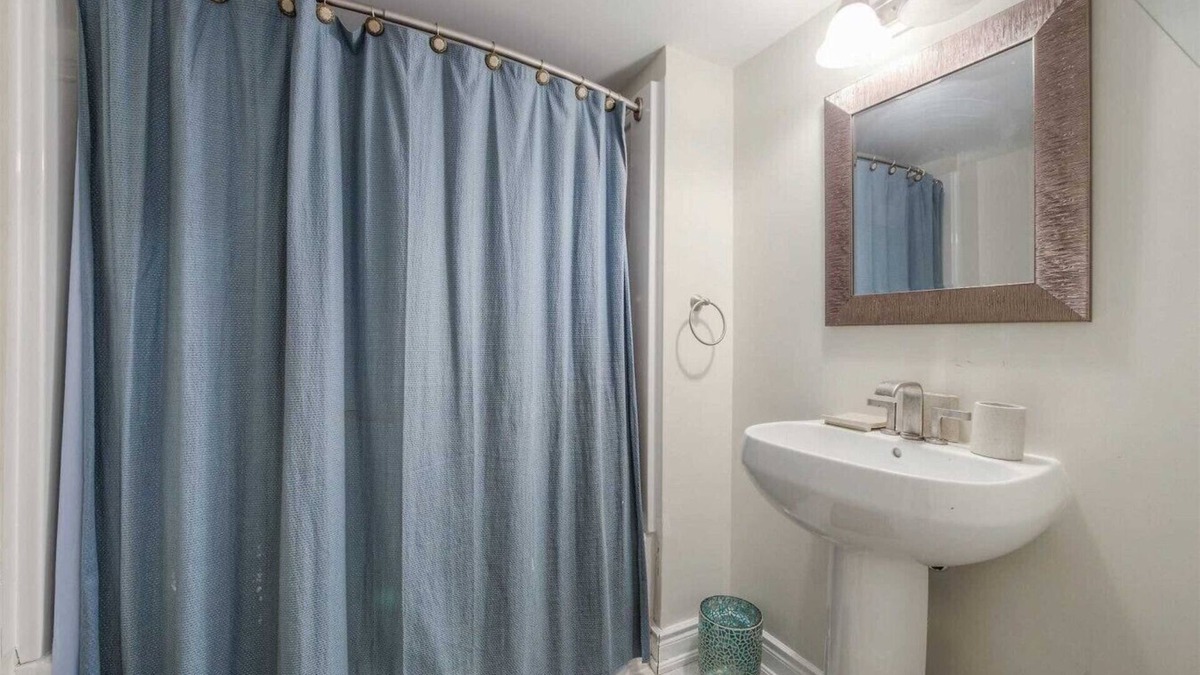 Brampton House | Private 1-Bedroom Apartment Near Pearson Airport – Perfect for Solo Travelers and Couples