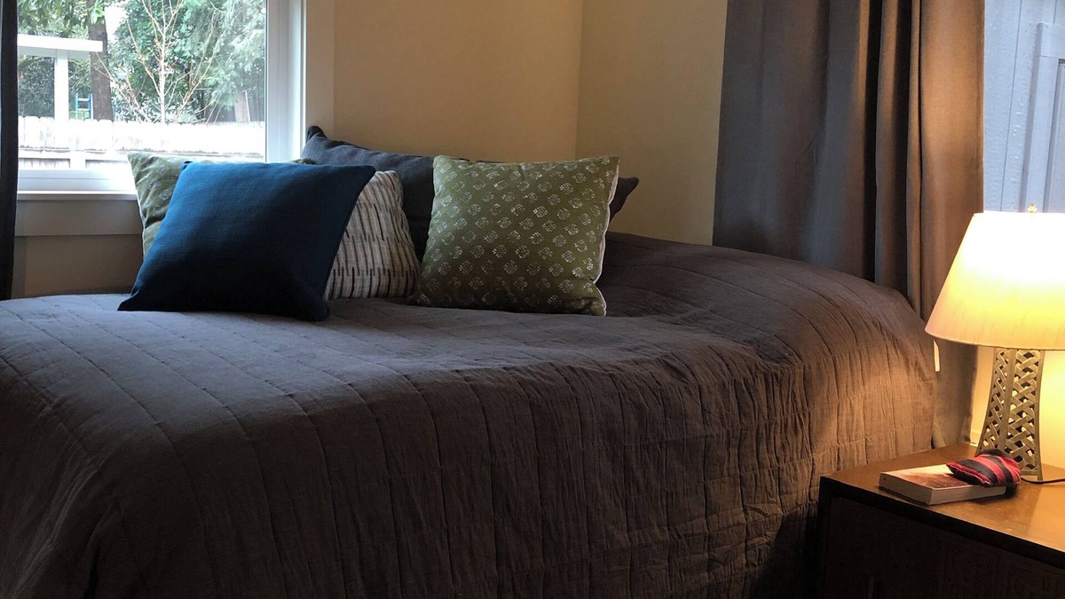 Buckman Neighborhood Apartment | Private 1-bedroom studio apartment