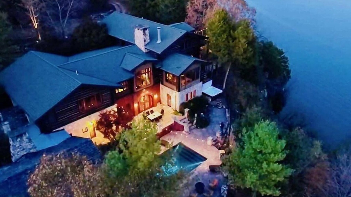 Kirbyville House | PRIVATE 10,000 SqFt lakefront log estate w. Pool - Golfers Retreat - Close to Big Cedar!