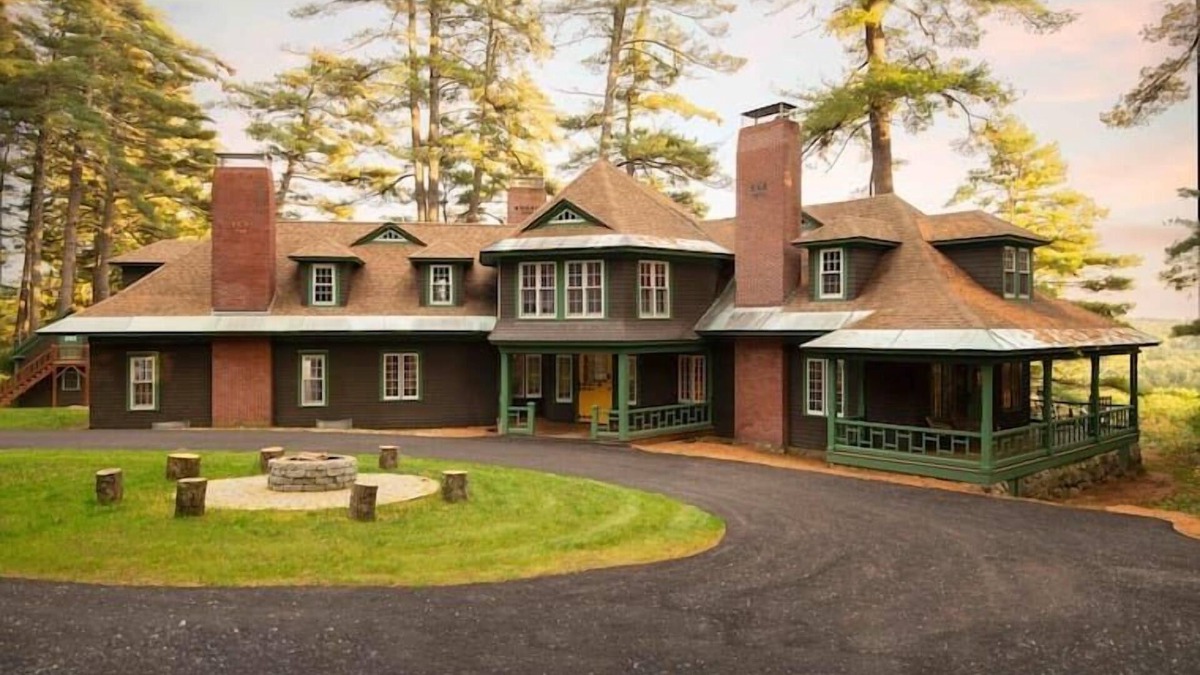 Tuftonboro House | Private 10BR Estate on 60 Acres, Sleeps 20, Trails, Pond, Chef-Ready Kitchen