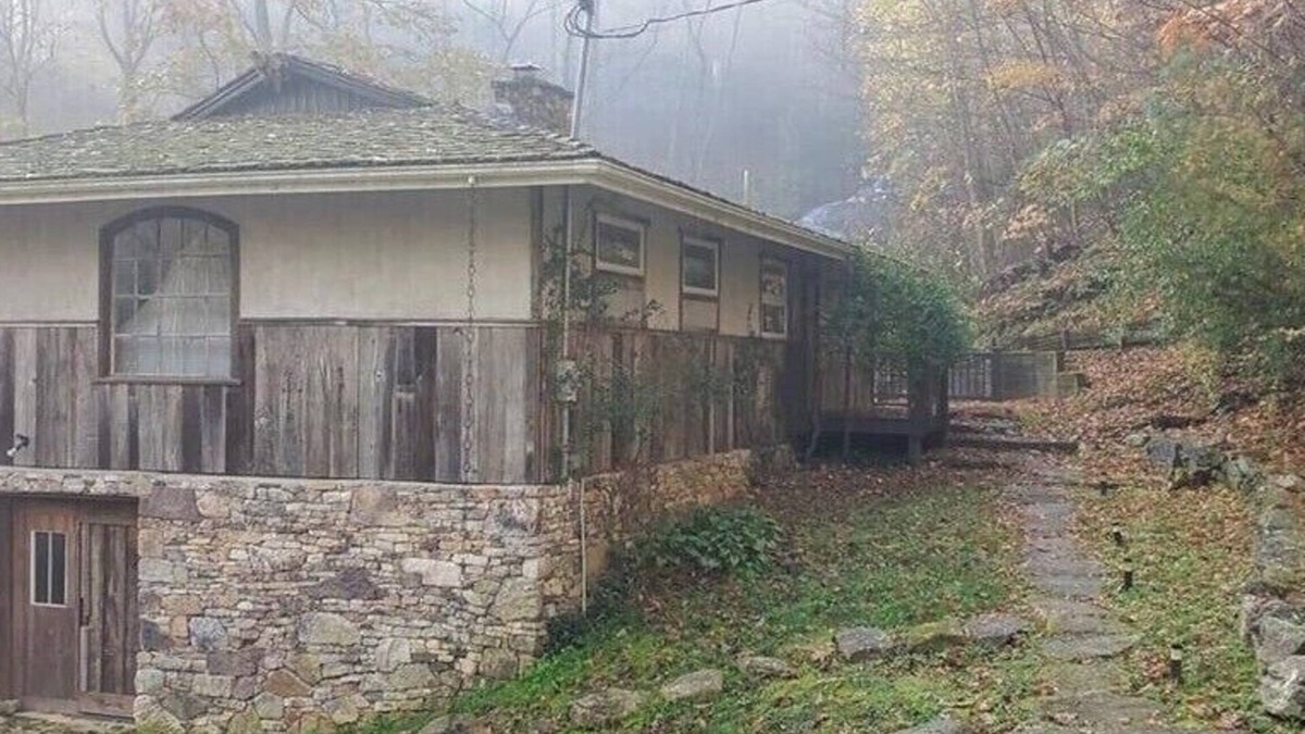 Independence Cottage | PRIVATE 150FT WATERFALL RIGHT OFF DECK! Rustic, Asian inspired.