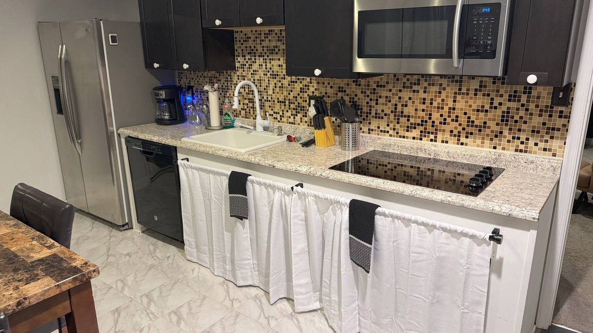 Severn Apartment | Private 1BD Basement Apartment w. Gym