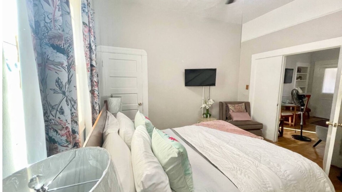 Pico-Union House | Private 1bedroom 1 bath bungalow close to most desirable location in LA
