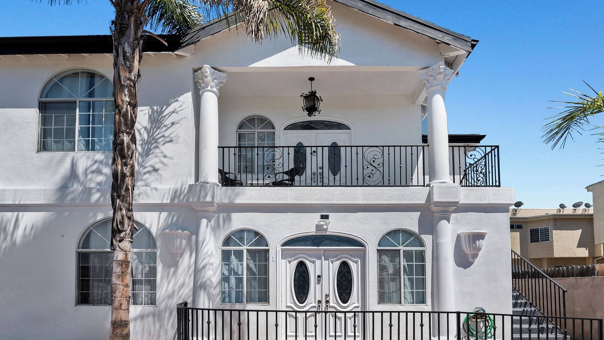 NoHo Arts District Apartment | private 1bedroom & private bath with king bed in lovely unit by Universal studio