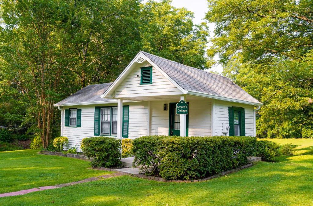 Norcross House | Private 1BR Cottage In Downtown Historic Norcross