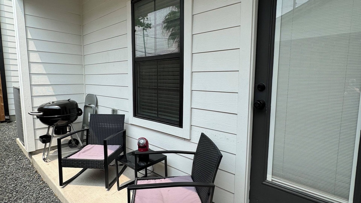 Garden Oaks House | Private 1BR near the Heights