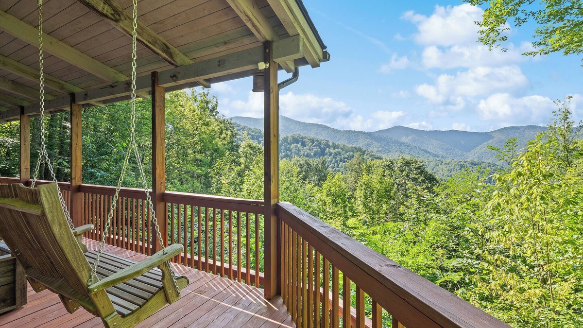 Cranberry Falls Cabin | Private 2 Bd 2 Ba Cabin Views, Hot Tub, Near Parkway, King Master