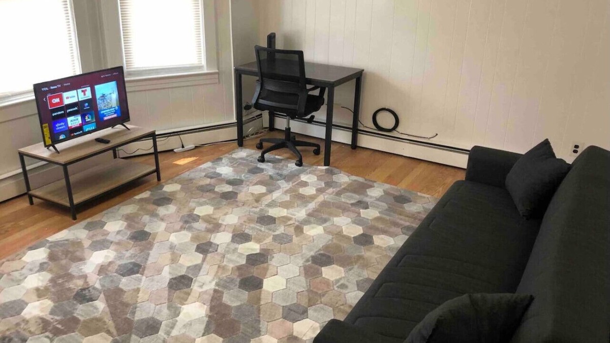 Elizabeth Apartment | Private 2-bedroom apartment with direct bus to NYC Manhattan only a 5-minute walk away