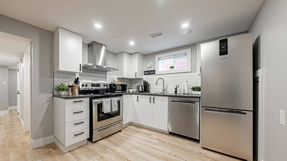 Hamilton Apartment | Private 2-Bedroom Apartment (King+Queen)