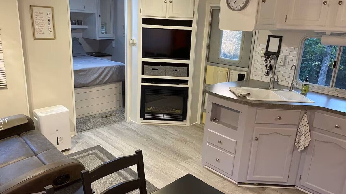 New London House | Private 2-bedroom camper at lakefront resort with wifi, pool, beach, mini golf