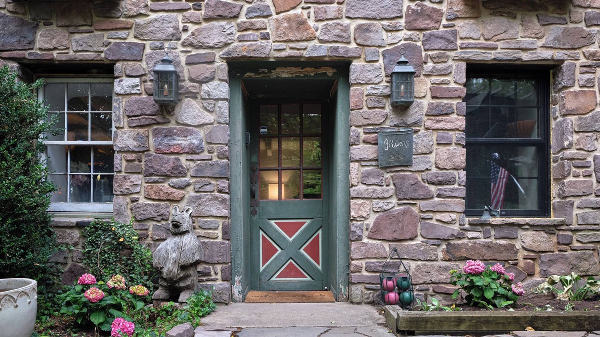 Danboro Cottage | Private 2-bedroom Storybook cottage with WiFi in Stockton - 5 Stars!
