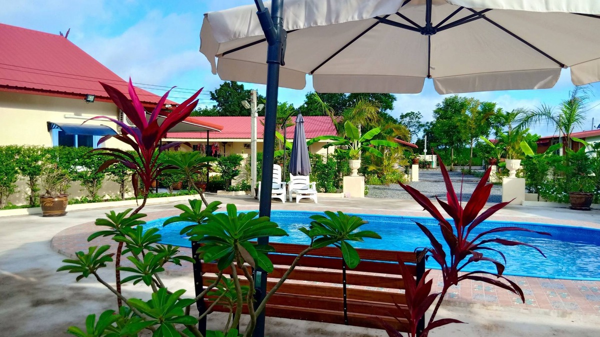 Phen Villa | Private 2 bedroom villa with Swimming pool Tropical gardens Fast Wifi smart Tv