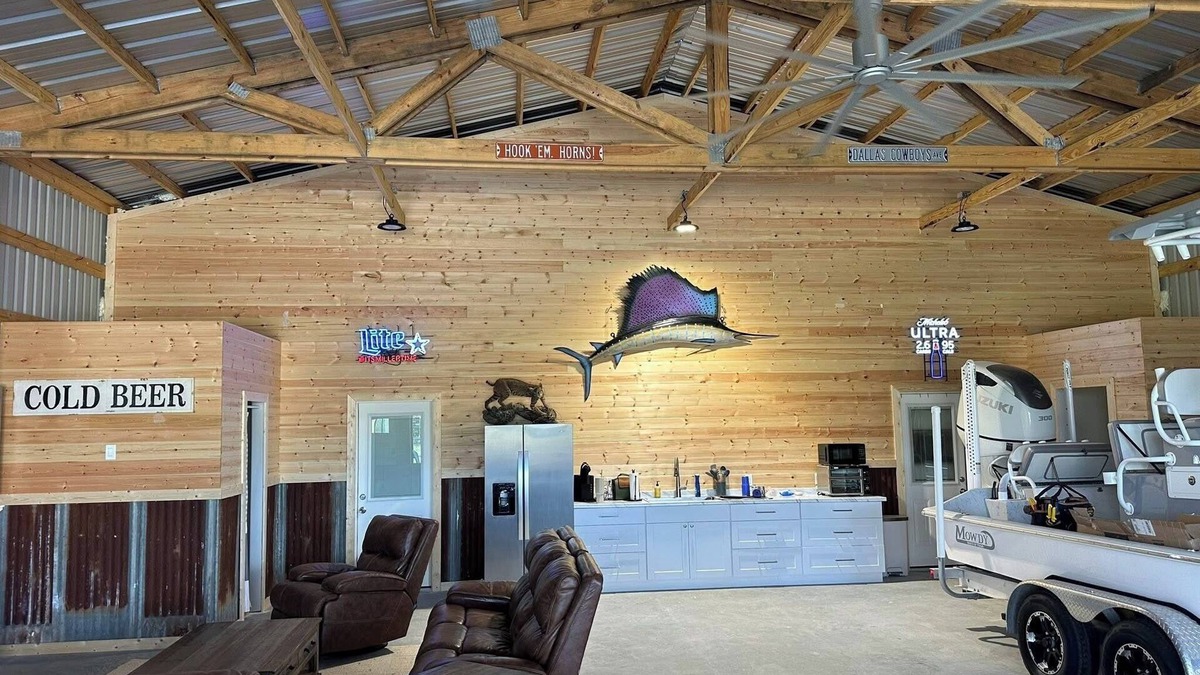 Port O Connor House | Private 2 Bedroom Barndominium with Plenty of Parking & Dog Friendly