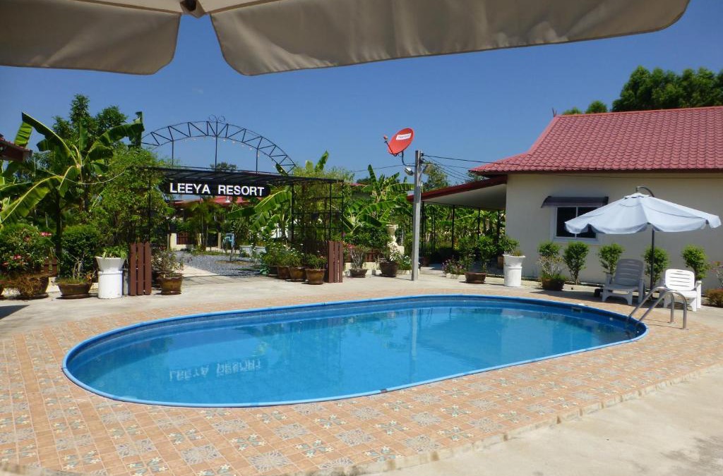 Phen Villa | Private 2 bedroom villa with Swimming pool Tropical gardens Fast Wifi smart Tv