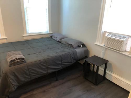 Linden Apartment | Private 2-bedroom with free parking and direct bus to NYC Manhattan only 2 blocks away