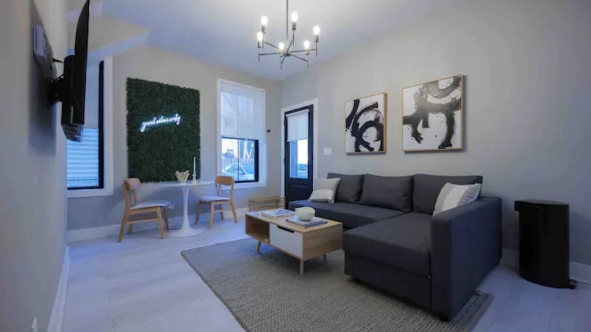 Tremont Apartment | Private 2 Level Apartment with Hot Tub in Tremont