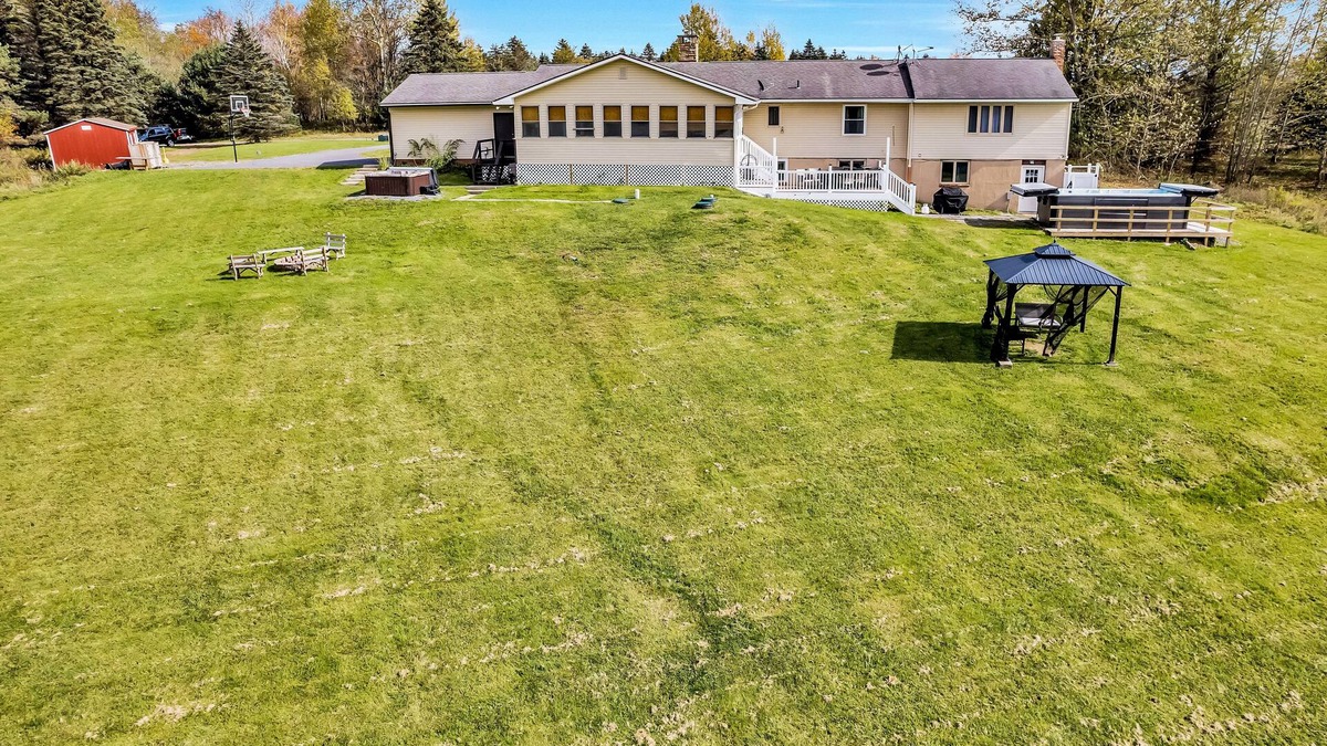 Blakeslee House | Private 22 Acres, Heated Pool Spa, Hot Tub, Game Room, Pool Table, Near Slopes