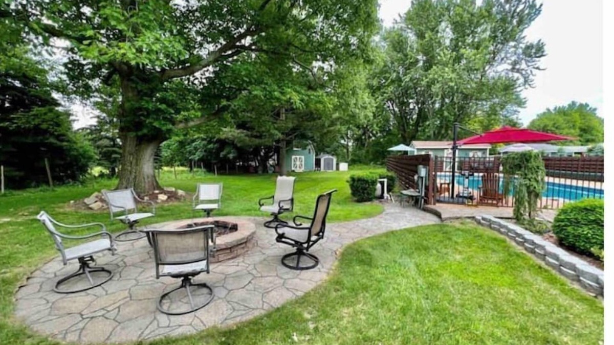 Oswego House | Private 2400 sq ft house. Hot Tub, Pool, Bar
