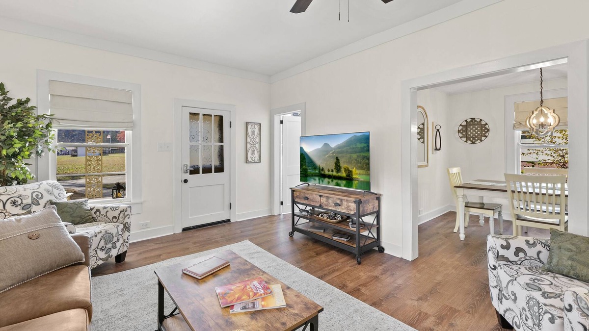 Helen Cottage | Private 2BR Cottage,LOW cleaning fee near Downtown