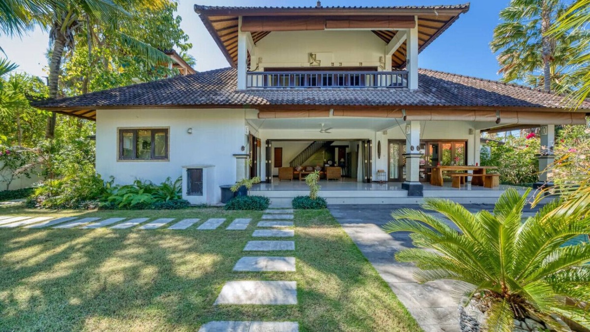 Abang Apartment | Private 2BR Villa w/Pool & Gym Near Amed Beach