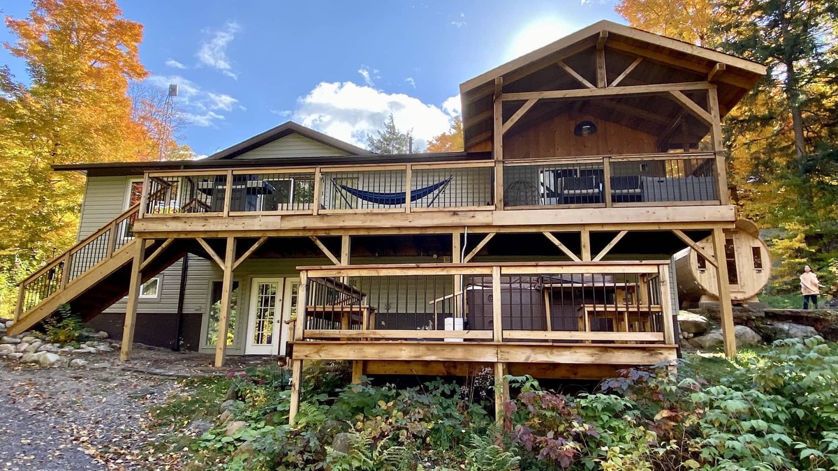 Bracebridge Cottage | Private 3.5Acres Family Cottage- 2hr from TO- HotTub- Sauna- Shallow entrance