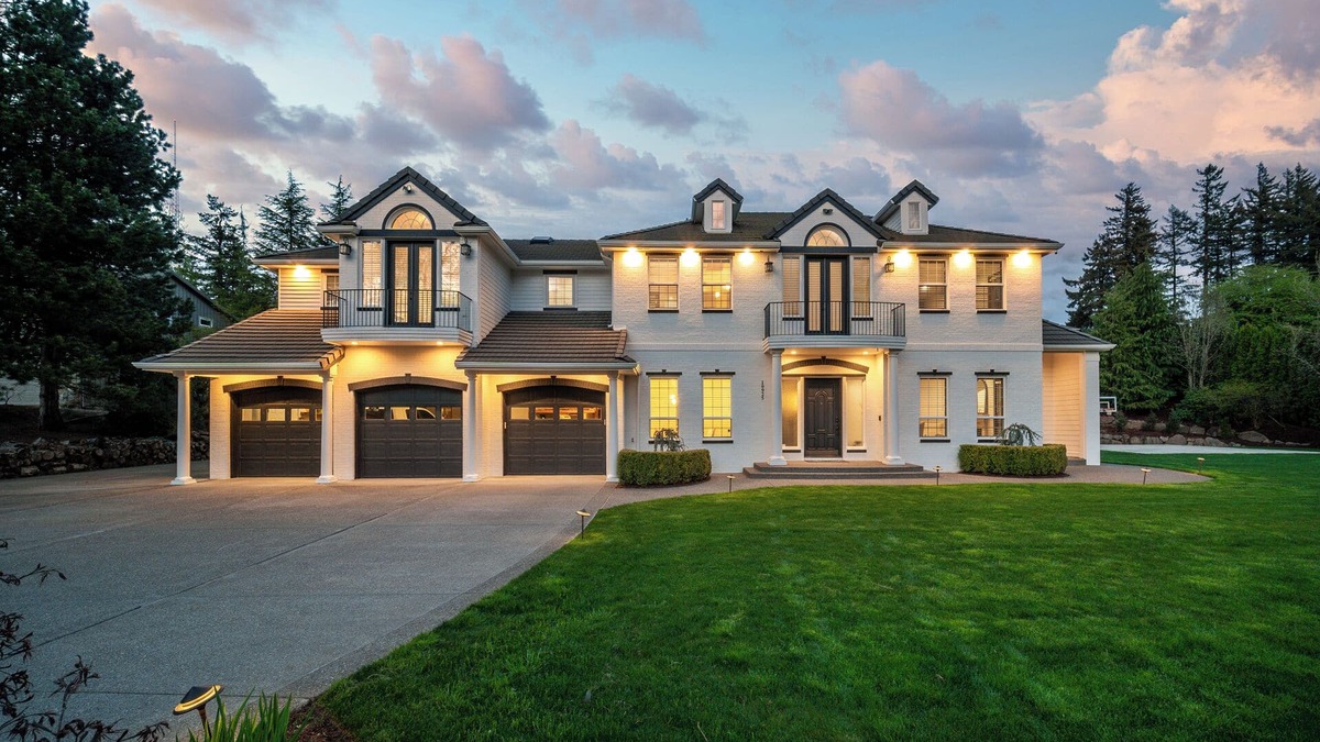 Happy Valley House | Private 3-Acre Luxury Estate w/HotTub & Chef Kitchen in Beautiful Happy Valley