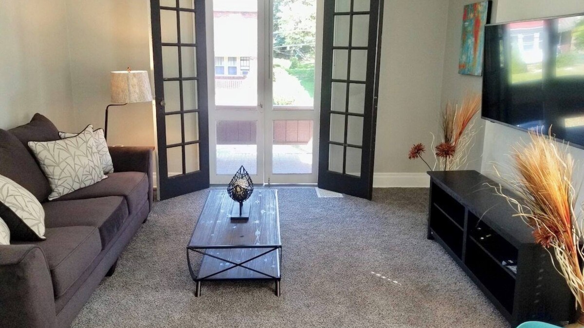 Brighton Heights Apartment | Private 3 bdrm Apt. Spacious, Clean and Convenient