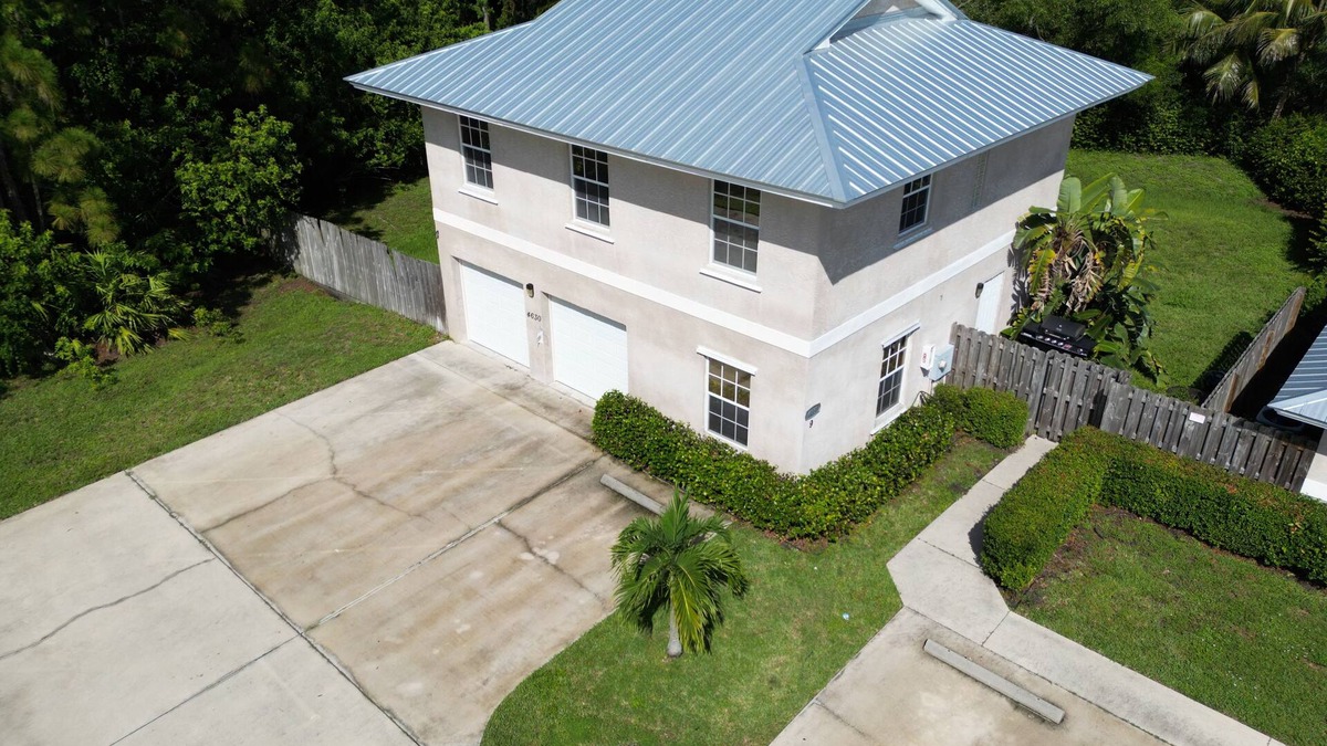 Stuart House | Private 3 bed 2 bath Tropical Oasis Seasonal Rental in Stuart FL