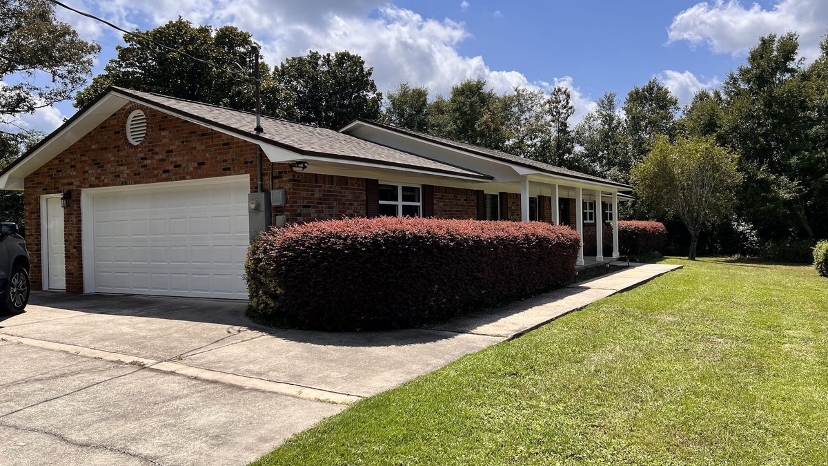 Florida Panhandle House | Private 3 Bed, 2 Bath Home on 1 Acre with a Fireplace