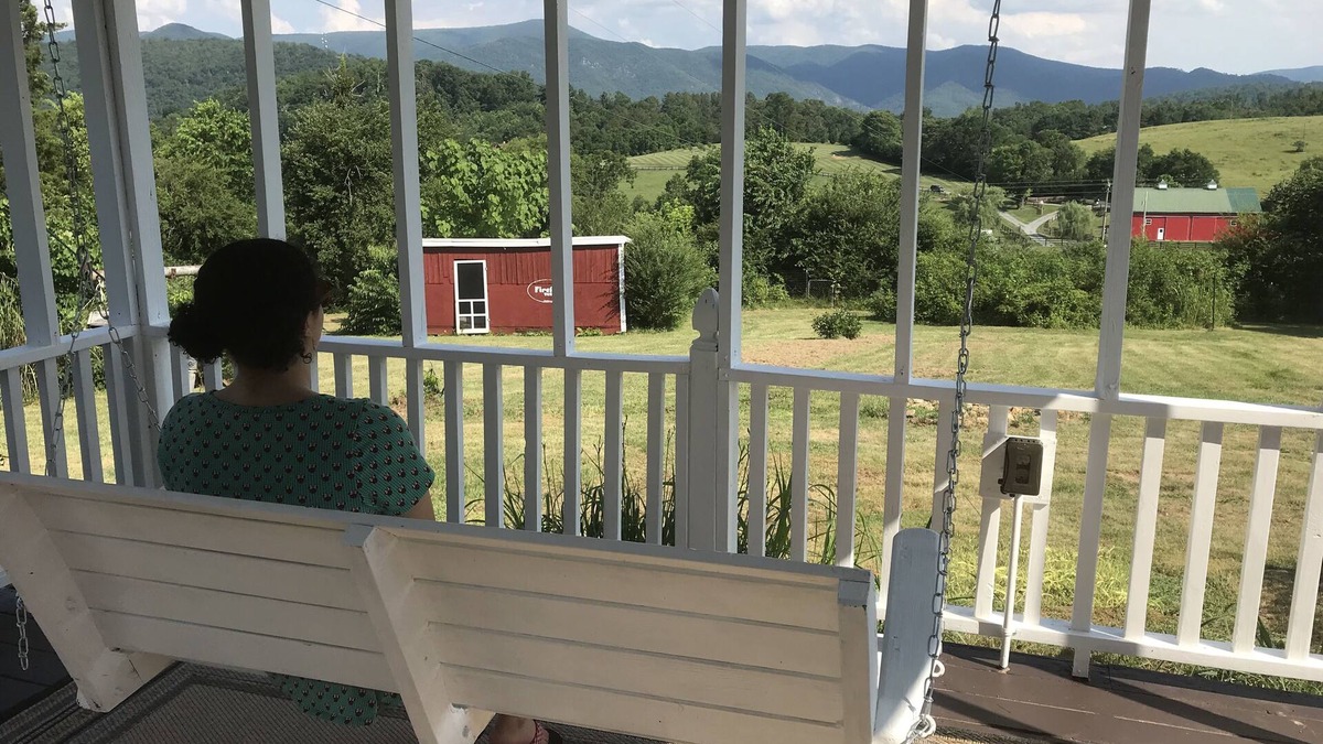Glasgow House | Private 3 bedroom, 2.5 bath home on 2 acres overlooking the Blue Ridge Mountains