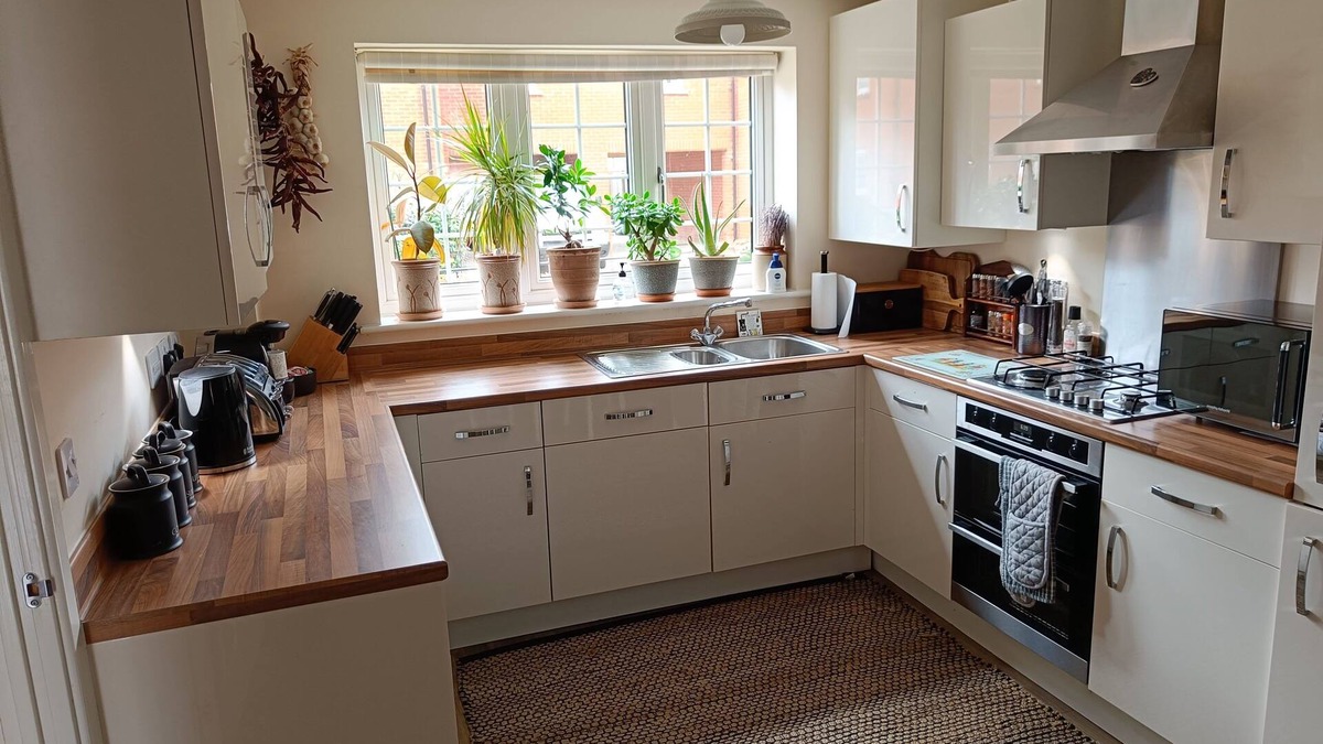Bicester House | Private 3 bedroom townhouse only 15 min walking from Bicester Village