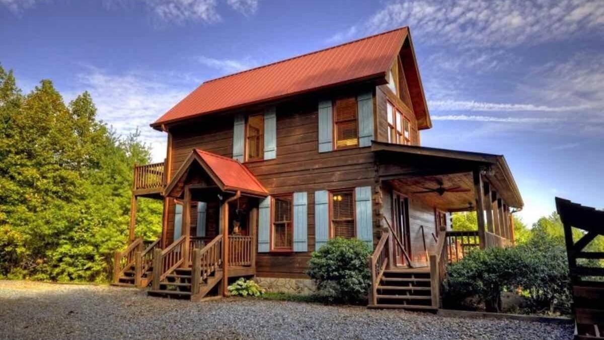 Mineral Bluff Cabin | Private 3BR Cabin w/Hot Tub, Fire Pit, Creek & Views – 15 Min from Blue Ridge