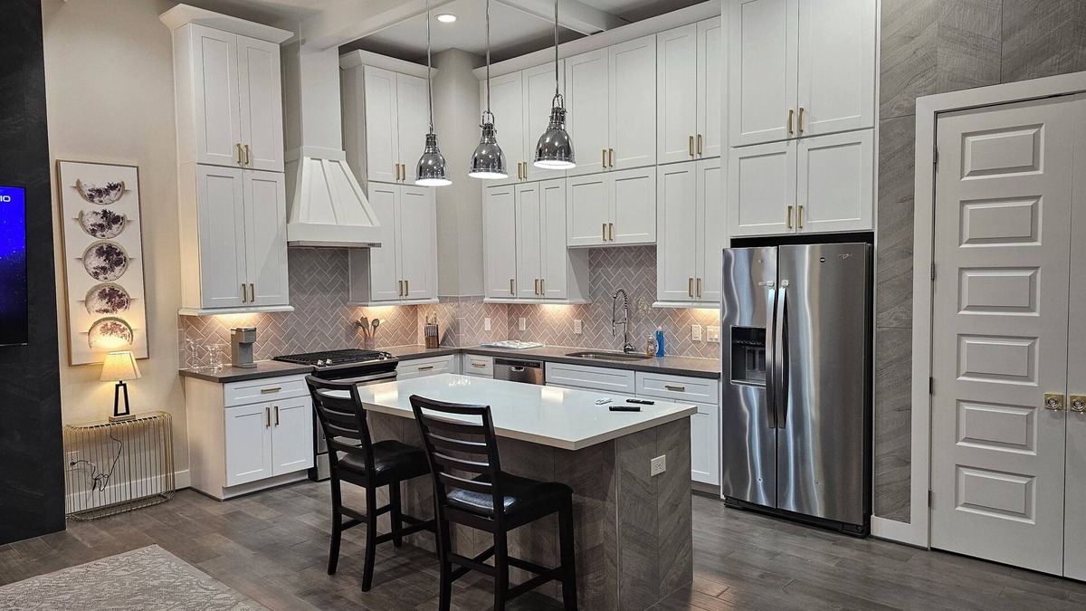 Spring Branch Central House | Private 3BR Luxury Home 2021 Built - Near Memorial - 2-Car Garage + Patio Grill