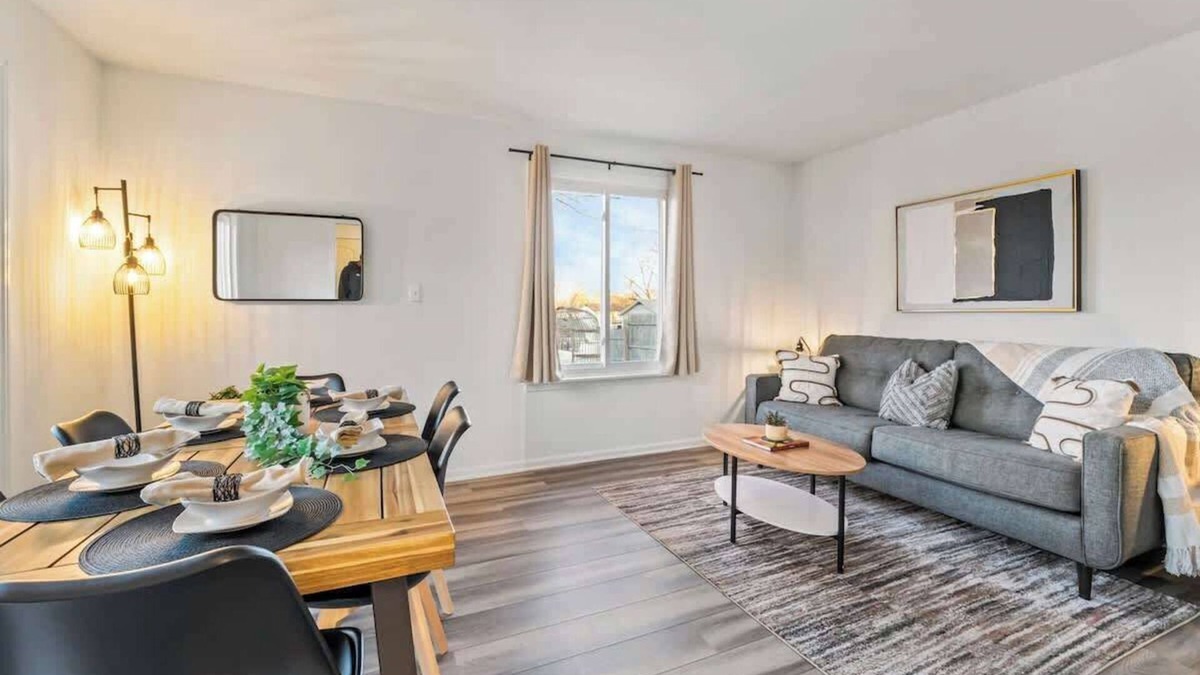 Bolingbrook House | Private 3BR w/Backyard | LCP Collection