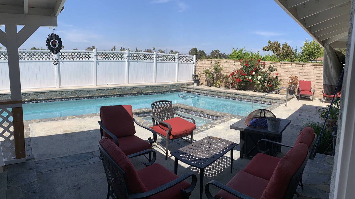 Thousand Oaks House | Private 4+ 2.5 near shops & restaurants with a pool & spa!