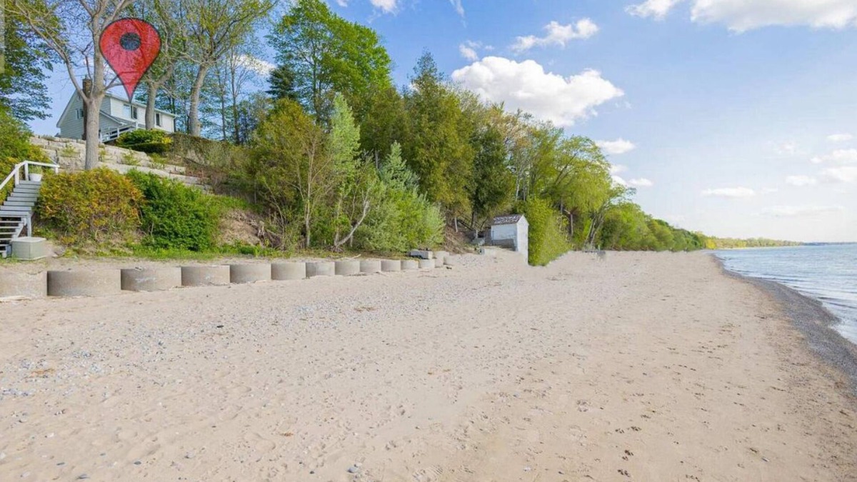 Dashwood Cottage | Private 4 Bed, 2 Bath Lakefront Home on Lake Huron - Sleeps 12!